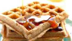 how-to-prepare-spelt-waffles-with-rose-water-maple-syrup